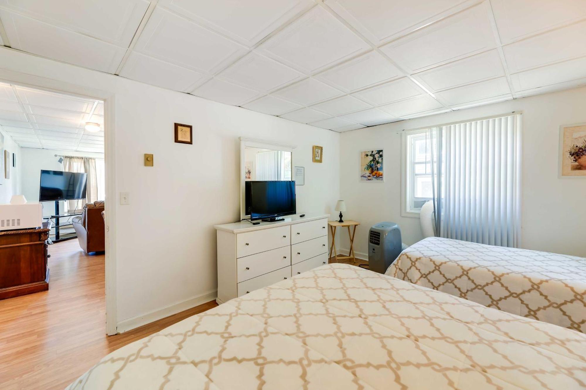 1 Ocean Fun Emerald Isle Apt, Steps To Beaches! Екстериор снимка